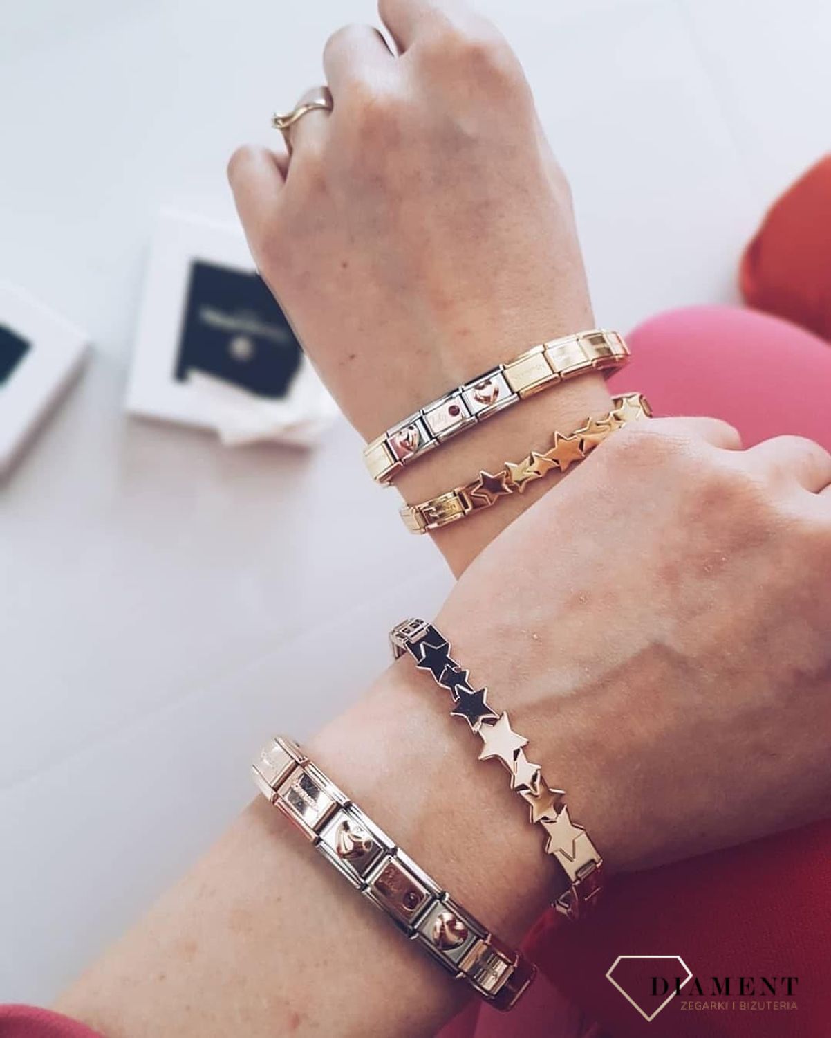 Bransoleta Nomination 021111006 1.jpg